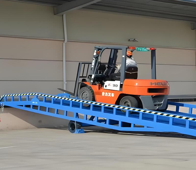 雁江移动式卸货平台（叉车用）